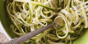 Tagliatelles de Courgette Sautées au Curcuma