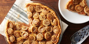 Tarte aux Pommes avec Tourbillons de Cannelle et de Noix