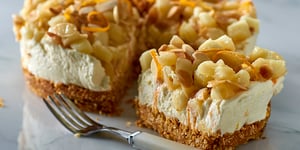 TARTE AUX POMMES MERINGUÉE SUR CROÛTE DE BISCUITS