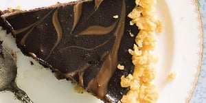 Photo de la Recette: TARTE CHOCO-CARAMEL EN CROÛTE DE CHIPS