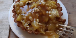 Tartelettes aux Pommes, Caramel au Beurre Salé et Noisettes