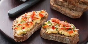 Photo de la Recette: Tartine de Pain de Seigle au Crabe et Parfums Exotiques