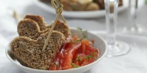 Photo de la Recette: Toasts Coeurs de Saumon Mariné au Gingembre