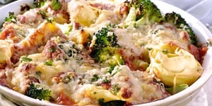 Photo de la Recette: TORTELLINIS BOLOGNAISE AU FOUR AVEC BROCOLI ET PARMESAN