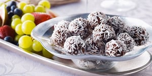 Photo de la Recette: TRUFFES AU CHOCOLAT, AUX DATTES ET AU RIZ