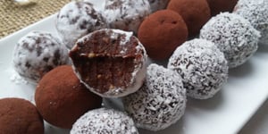 Photo de la Recette: TRUFFES AU CHOCOLAT ET AUX NOISETTES, 100% VÉGÉTALES (AVEC UN INGRÉDIENT SECRET)