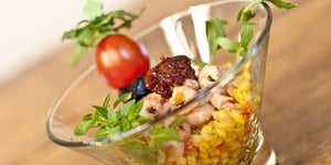 Photo de la Recette: Une Verrine pour les Beaux Jours Orge Perlé, Poivrons Rouges et Crevettes