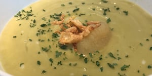 Velouté d'asperges et de Pommes Vertes