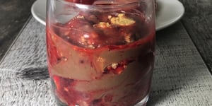 Verrine de Biscuits Graham avec Gelée de Fraises et Pouding au Chocolat
