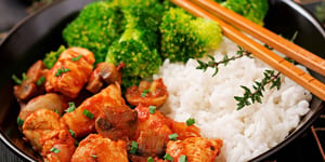 WOK DE RIZ AU POULET ET BROCOLIS