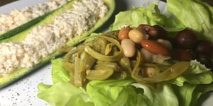 Zucchinis Farcis de Thon Blanc avec Salade Fraicheur Fruitée
