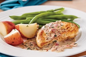 Poitrines de Poulet, Sauce Minute à la Crème de Moutarde