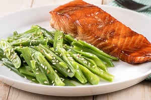 Saumon à l'érable au Four avec Haricots Verts et Sésame