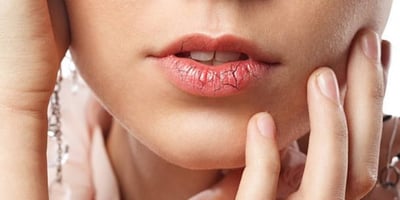 10 Signes qui Montrent que vous ne Buvez pas assez D’eau