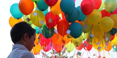 10 Trucs pour Organiser un Anniversaire Surprise