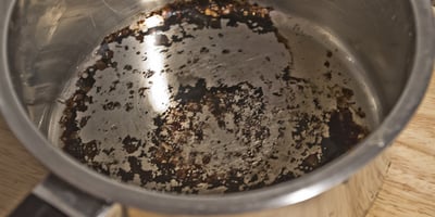 2 Astuces pour Décaper une Casserole Brûlée