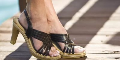 5 Étapes pour Préparer ses Pieds aux Sandales