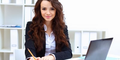 5 Exercices pour Dos Endolori par le Travail au Bureau