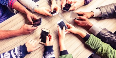 6 Trucs pour faire Décrocher vos Invités de leur Téléphone Intelligent 6 Trucs pour faire Décrocher vos Invités de leur Téléphone Intelligent