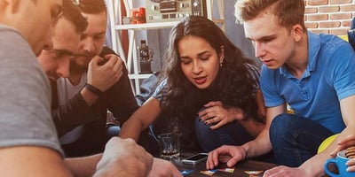 8 Jeux de Société Parfaits pour une Soirée entre Amis