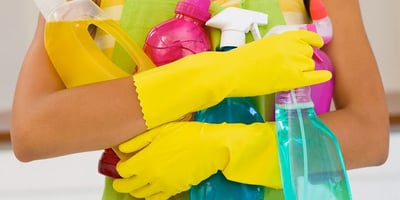 ATTENTION! NE PAS MÉLANGER CES PRODUITS MÉNAGERS ILS PEUVENT VOUS TUER