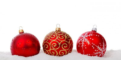 Accrocher les Décorations de Noël