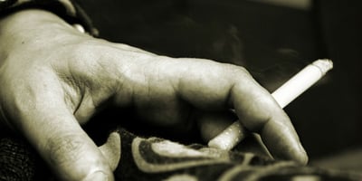 Atténuer une Brûlure de Cigarette sur un Tapis