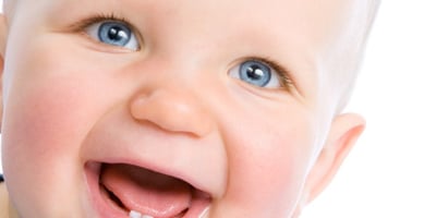 Calmer la Douleur d’une Poussée Dentaire de Bébé