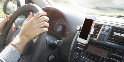 Cellulaire au volant : Ce que vous Croyez Permis ne l'est peut-être pas