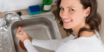 9 astuces pour déboucher l'évier ou le lavabo