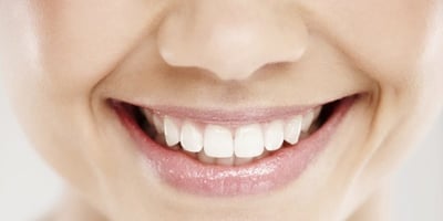 Dents Blanches : 4 Astuces de Grands-Mères