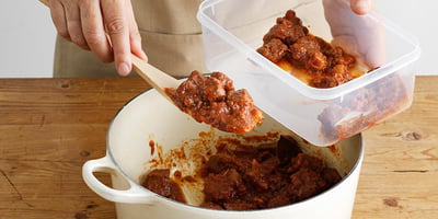 Doit-on Laisser nos Plats Refroidir sur le Comptoir avant de les Mettre au Frigo? Doit-on Laisser nos Plats Refroidir sur le Comptoir avant de les Mettre au Frigo?