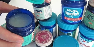 Elle a Mis du Coton avec du Vicks dans ses Oreilles…Ce qui lui est Arrivée l’a Choqué ! Elle a Mis du Coton avec du Vicks dans ses Oreilles…Ce qui lui est Arrivée l’a Choqué !