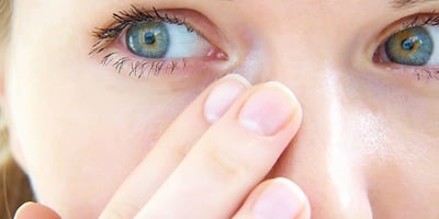 Enlever une Poussière dans L'oeil Enlever une Poussière dans L'oeil