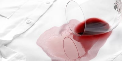 Enlever une Tache de Vin Rouge, 10 Trucs qui Marchent pour de Vrai