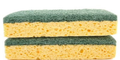 Éponges : 4 Astuces pour les Nettoyer et les Désinfecter