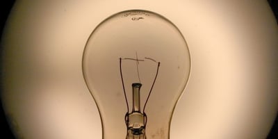 Tiens, La Lumière S’éteint toute Seule…