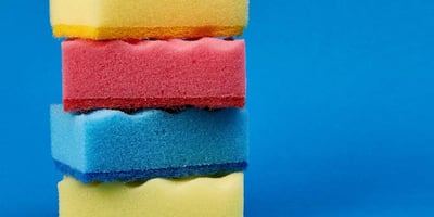LES BACTÉRIES DANS LES ÉPONGES DE CUISINE SONT-ELLES RÉELLEMENT NOCIVES?
