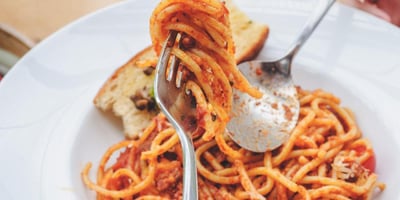 Manger des Pâtes le Soir Serait la Solution Miracle pour Combattre L'insomnie et L'anxiété Manger des Pâtes le Soir Serait la Solution Miracle pour Combattre L'insomnie et L'anxiété