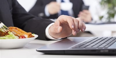 Négliger L'heure du Lunch : une bien Mauvaise Habitude Négliger L'heure du Lunch : une bien Mauvaise Habitude