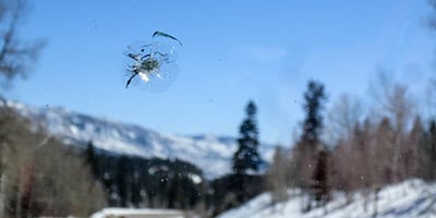 Pare-Brise Cassé: Réparer ou Remplacer? Pare-Brise Cassé: Réparer ou Remplacer?