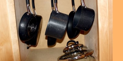Rangement Efficace des Poêles et Casseroles