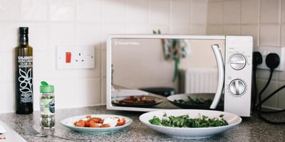 Simplifiez-vous la Vie avec ces 9 Usages Méconnus du Micro-ondes dans la Cuisine