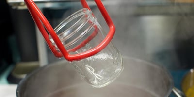 Suivez ces Règles Simples de Stérilisation et vous Pourrez mettre Tout ce que Vous Voulez en Pots !