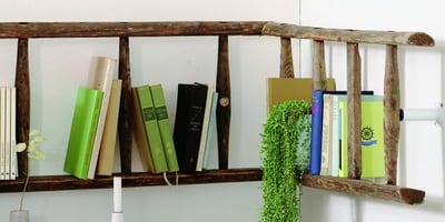 Transformer une Échelle en Bois en Bibliothèque
