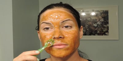 Un Masque pour Atténuer Rides, Taches et Imperfections