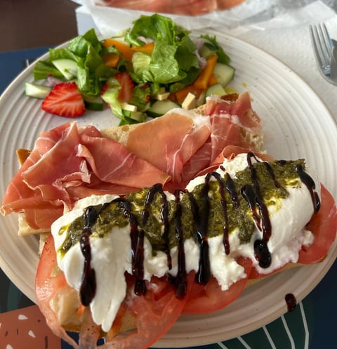 Sandwich Pesto, Prosciutto et Burrata