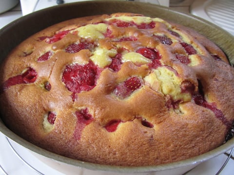 Gâteau Moelleux aux Fraises – Version Ultra Simple