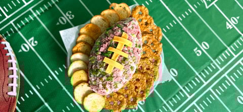 Ballon de Football au Fromage et Smoked Meat Super Bowl