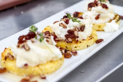 Ananas Grillé avec Ricotta et Sirop d'Érable